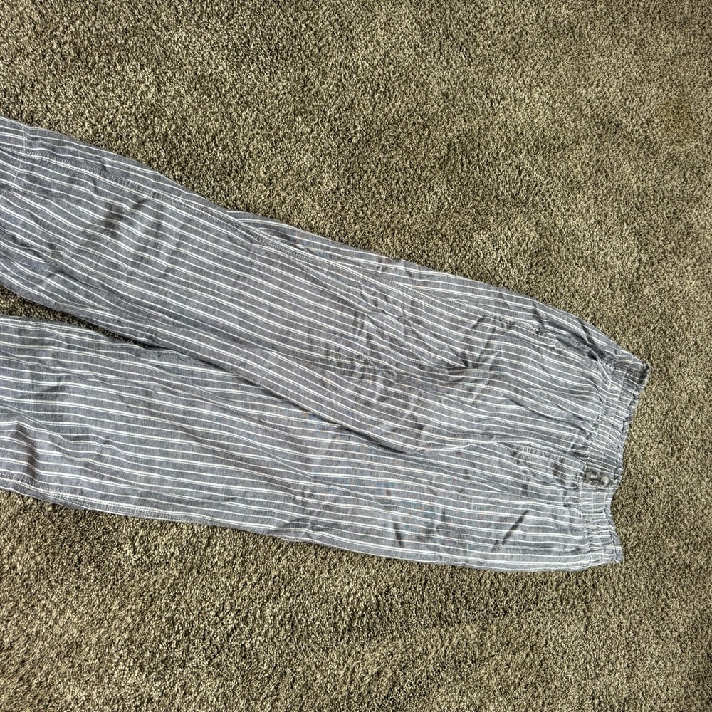 Briggs New York Gray and White Patterned Pants